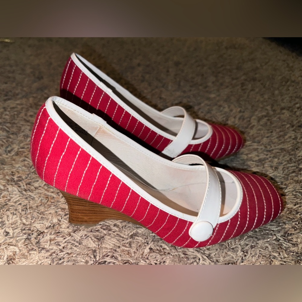 Restricted Size 9 Vintage Wedge Heels